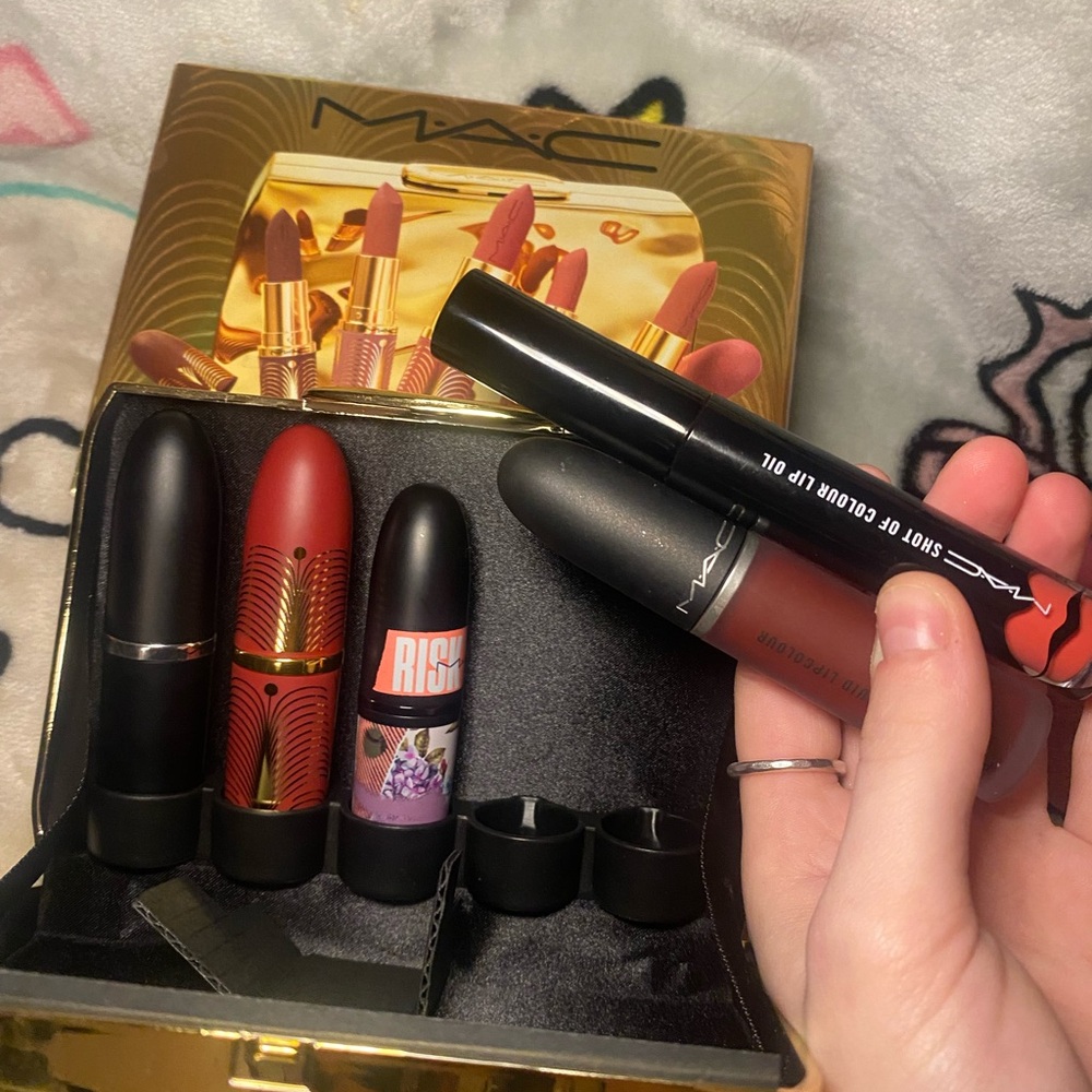 MAC Cosmetics bundle deal!! Includes everything in the pictures!!